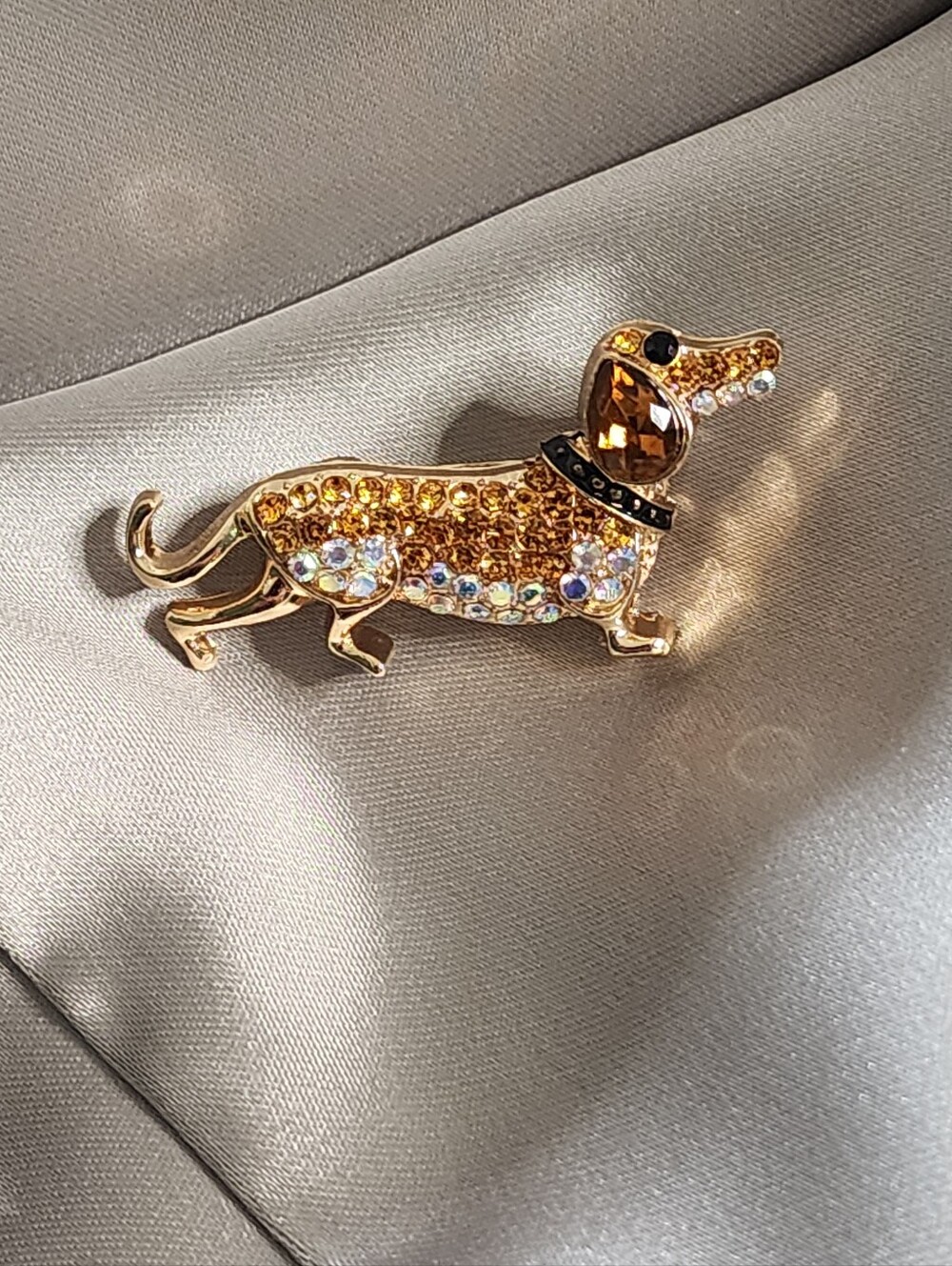 ✨ Dachshund Puppy Gold Tone Rhinestone Brooch Pin